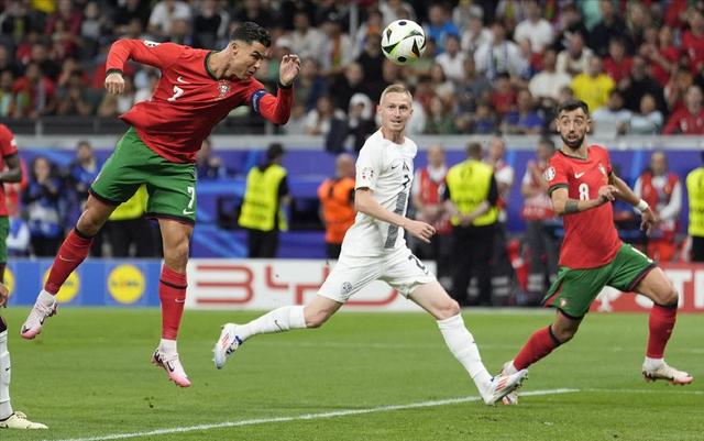 斯洛文尼亚队在激烈对抗中意外获胜 斯洛文尼亚队在激烈对抗中意外获胜