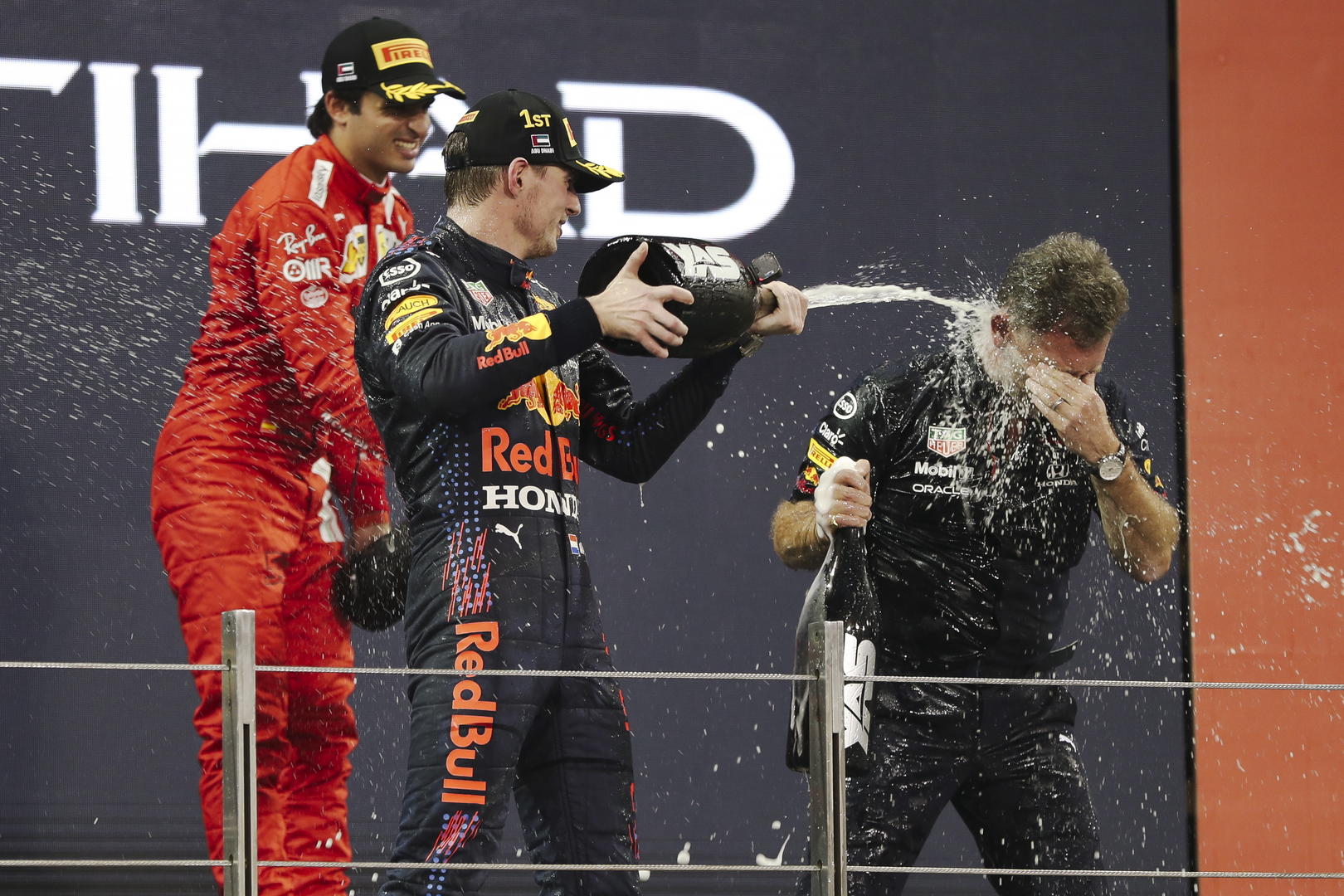 包含红牛二队完胜梅赛德斯，汉密尔顿扛起全队的词条